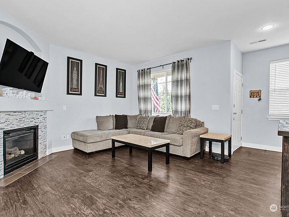 5th image of 2645 10th Court SE
