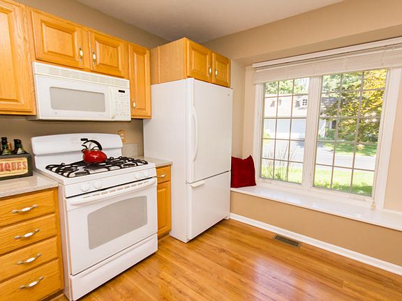 4th image of 3237 Westbury Ct
