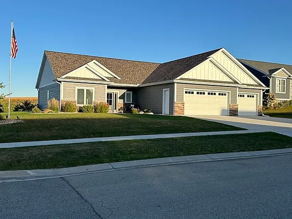 828 Grand Ridge Dr NE, Byron, MN 55920