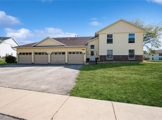 3819 Summerfield Ln NE APT D, Cedar Rapids, IA 52402
