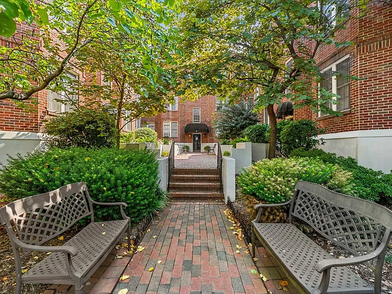 828 N Elm St #E3 — Photo 16