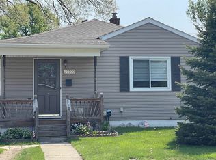 27500 Bohnhoff St, Roseville, MI 48066