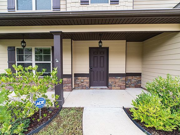 3rd image of 17 New Castle Dr
