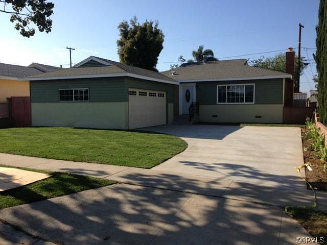 1st image of 923 W 232nd St