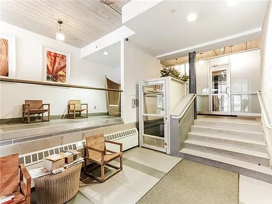 Rented by Warburg | media 9