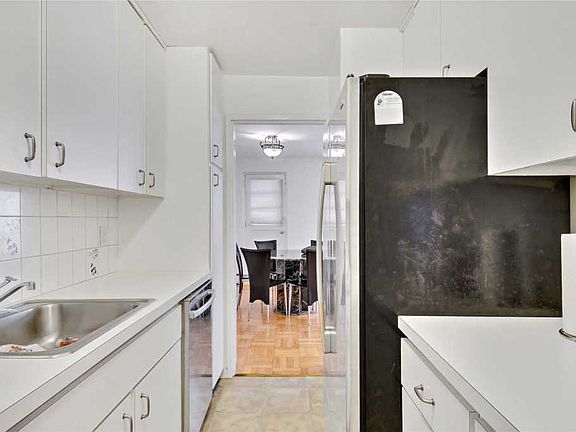 5th image of 25 Park Pl APT 1C