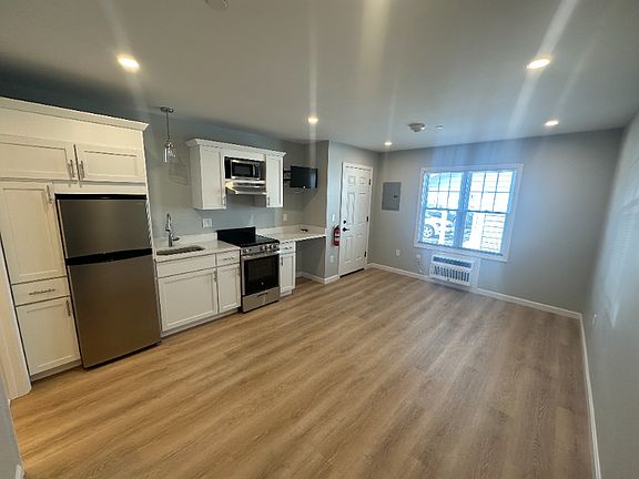 4th image of 528 Ocean Blvd #8