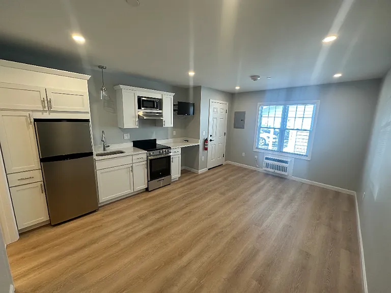 528 Ocean Blvd #8 — Photo 4