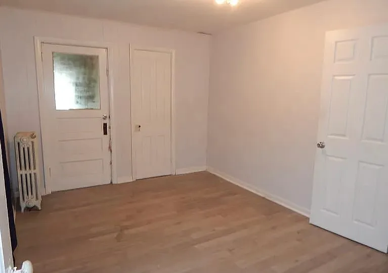 3 bed, $1,200 — Photo 3