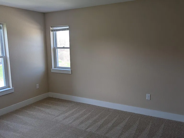 S15W22189 Overlook Ct — Photo 13
