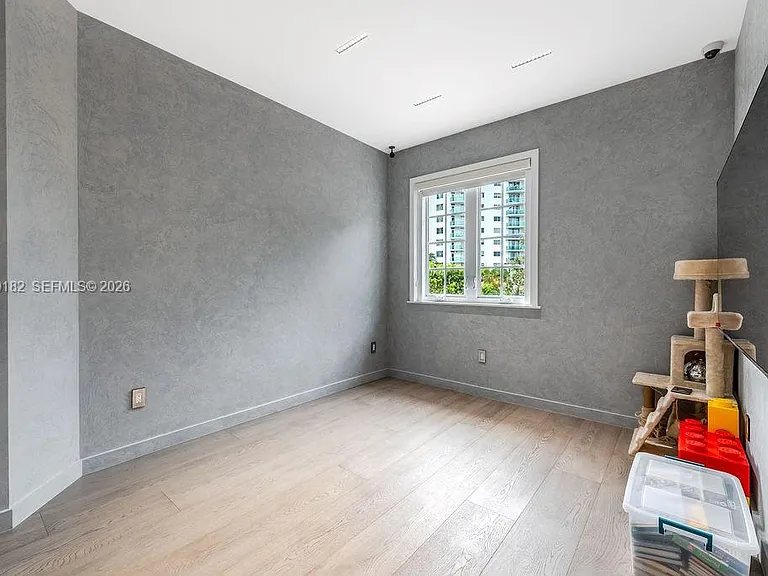 194th Ln — Photo 22