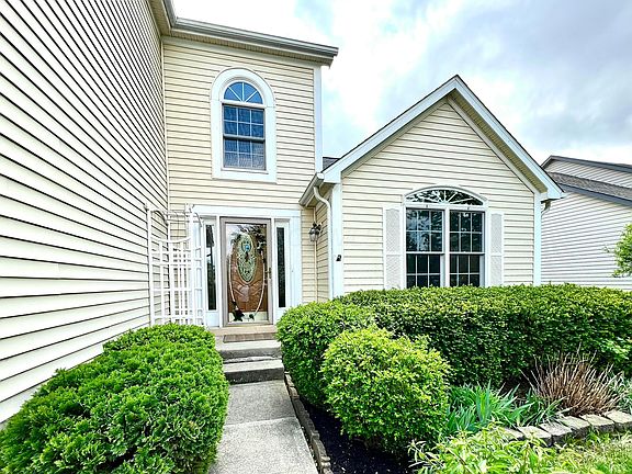 3rd image of 785 Lone Rise Dr E