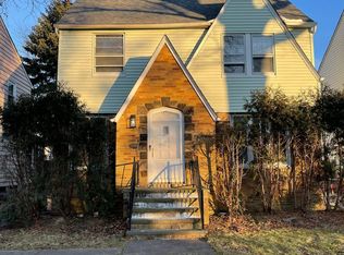 2215 Brockway Rd, University Heights, OH 44118