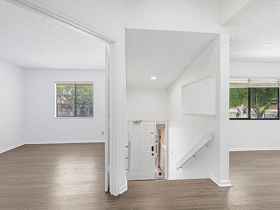 5th image of 5530 Coach House Cir