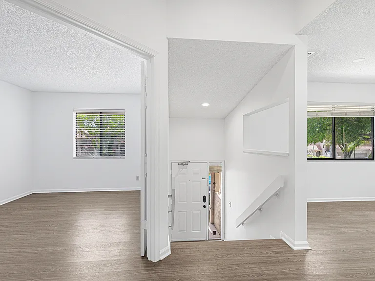 5530 Coach House Cir — Photo 5