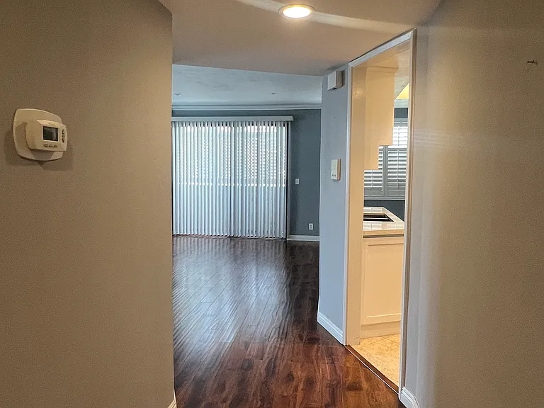 1663 Veteran Ave #105 — Photo 2