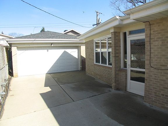 2nd image of 1823 N Thatcher Ave