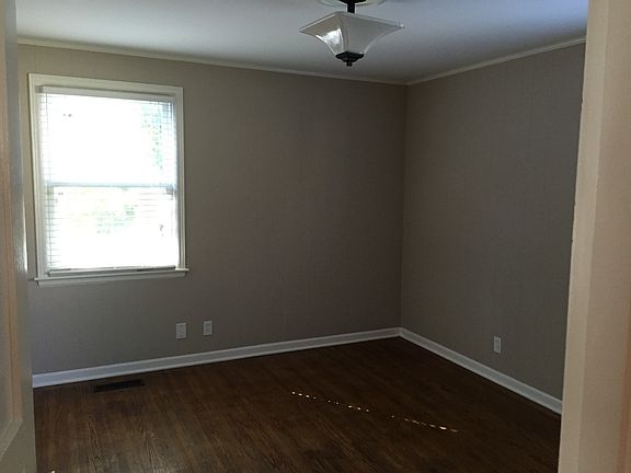 5th image of 401 Chapel Ave