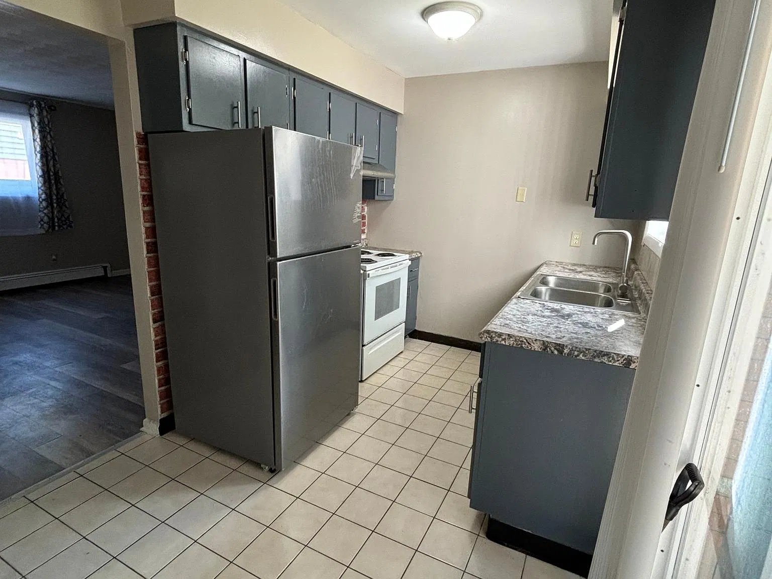 1894 Phillips Ave — Photo 1