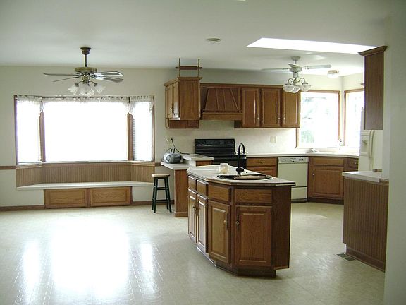 Kitchen, dining, window seat