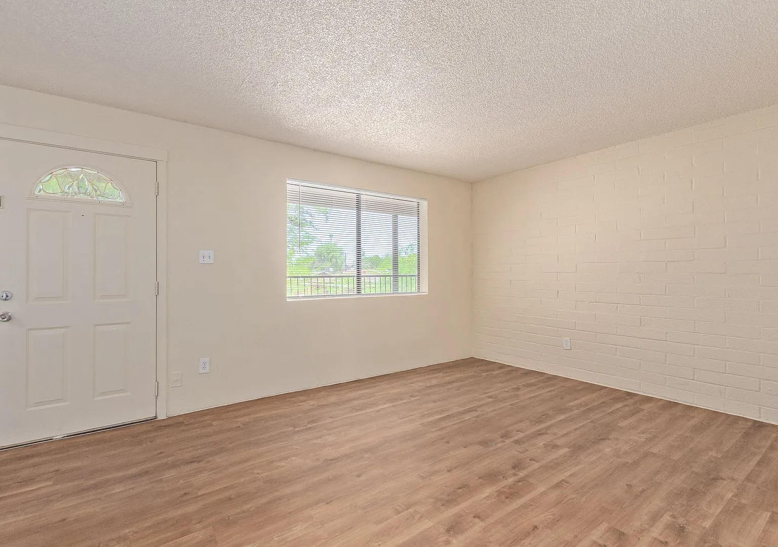 Earll Drive Apartments — Photo 4