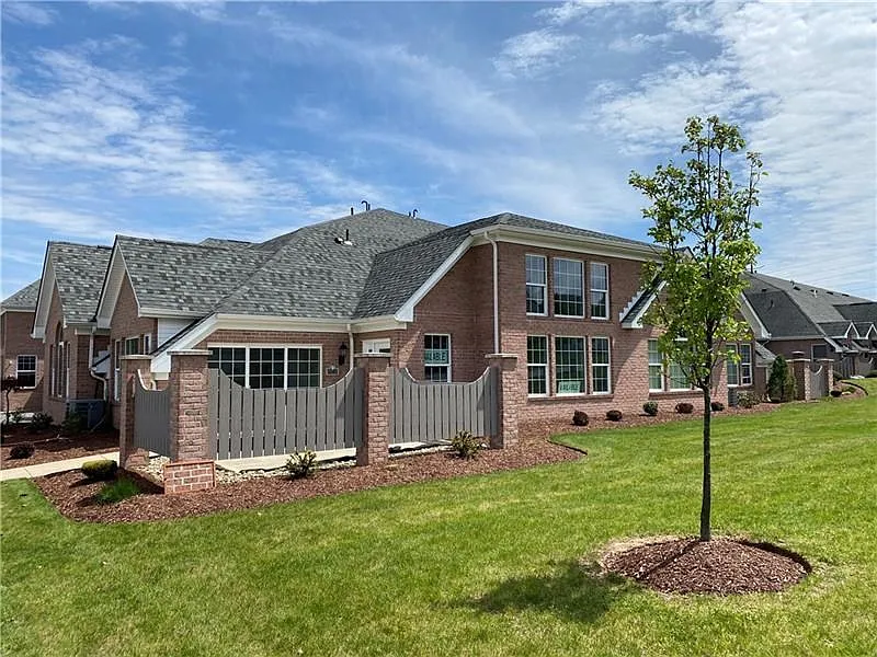 1540 Parkwood Pointe Dr photo 1