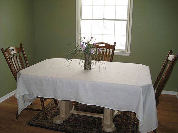 Formal dining with pergo floor