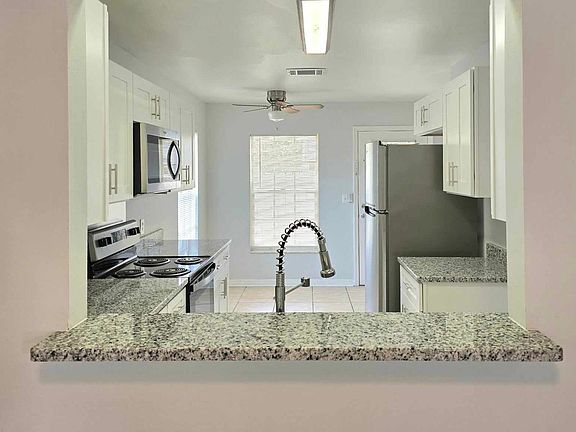 5th image of 850 E Lime St APT 9