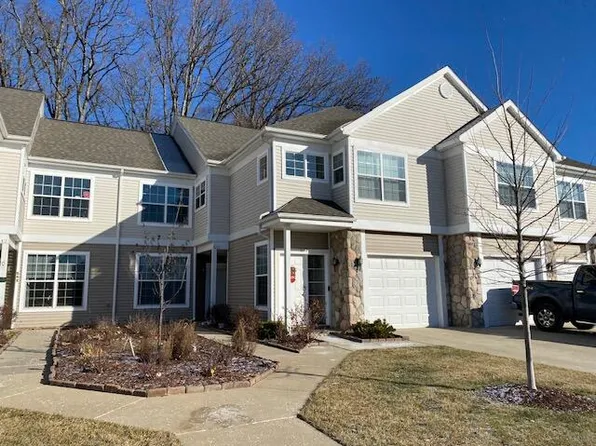 530 Fieldstone Cir N, Chelsea, MI 48118