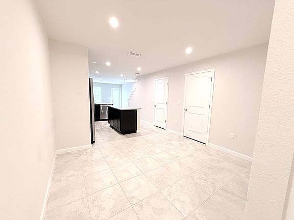4th image of 5885 Creekside Crossing Dr