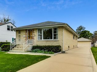 856 S Spring Rd, Elmhurst, IL 60126