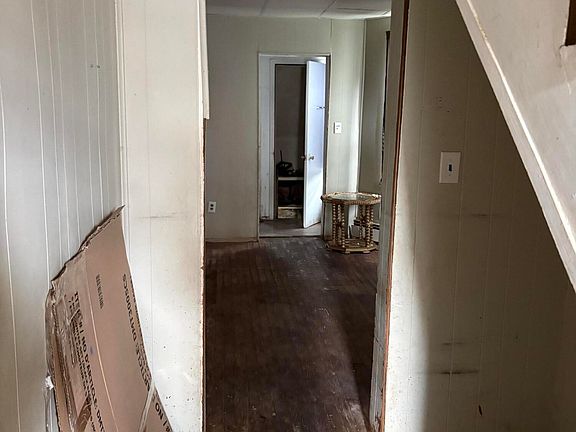 4th image of 70 Willow St
