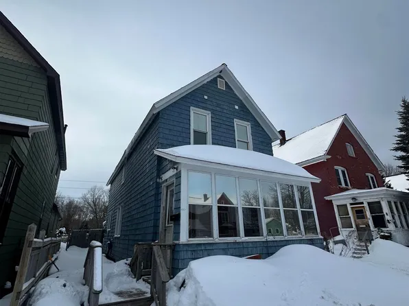 435 7th St, Calumet, MI 49913