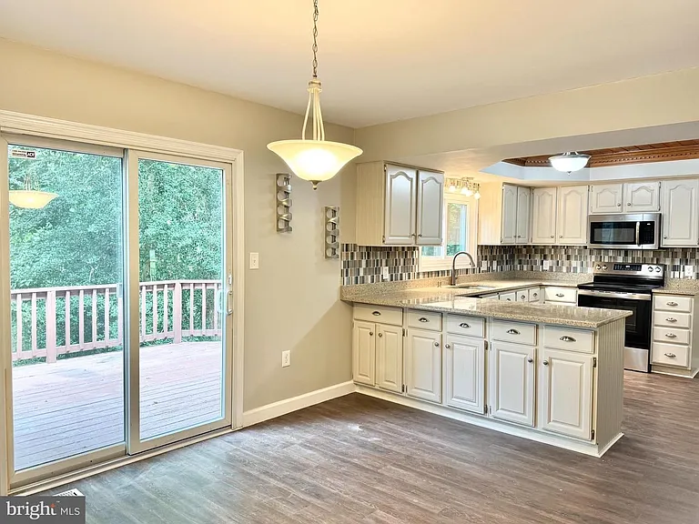 3302 Aquia Dr — Photo 32