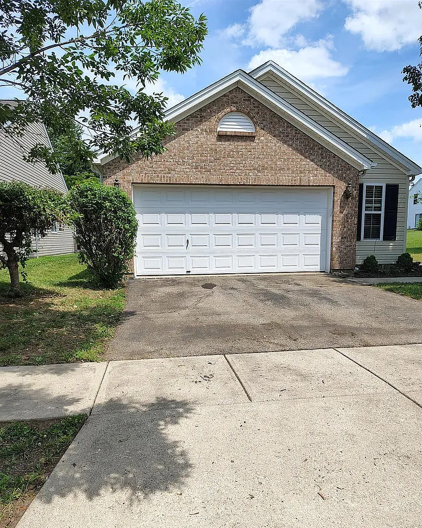 3 bed, 1253 sqft, $1,950 — Photo 1