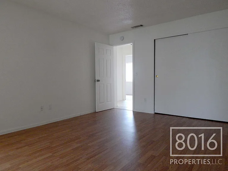 4755 White Willow Ln — Photo 8