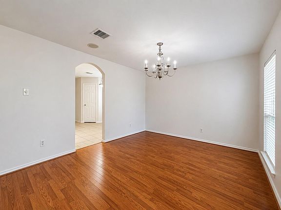 3rd image of 13 Sunnyvale Ln