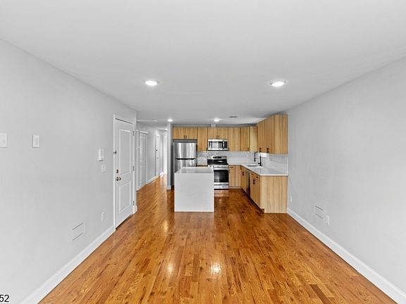 5th image of 19 Shaw Ave Floor 1