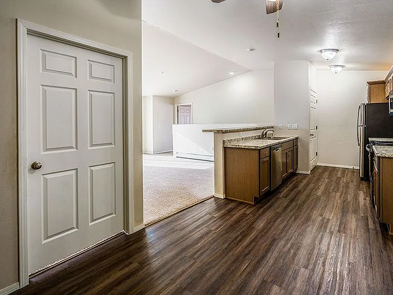 PLEASANT DRIVE ESTATES — Photo 7