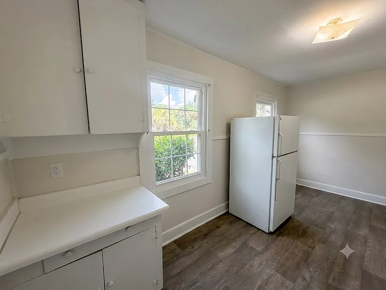 505 Ribaut Rd — Photo 7