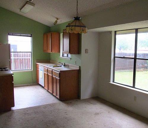 4th image of 4605 Silverstone Dr
