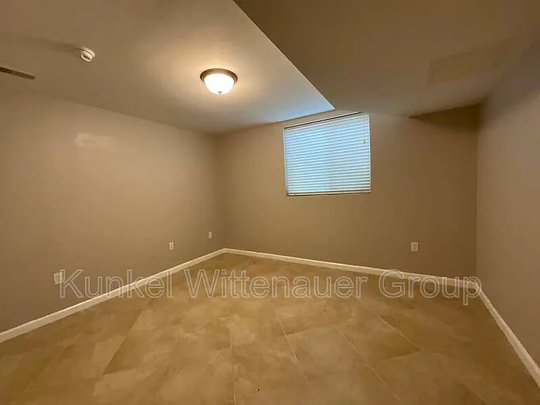 911 Victoria Ln — Photo 33