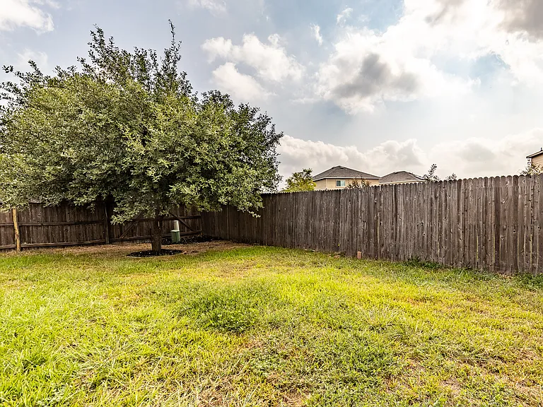 8966 Oakwood Park — Photo 29