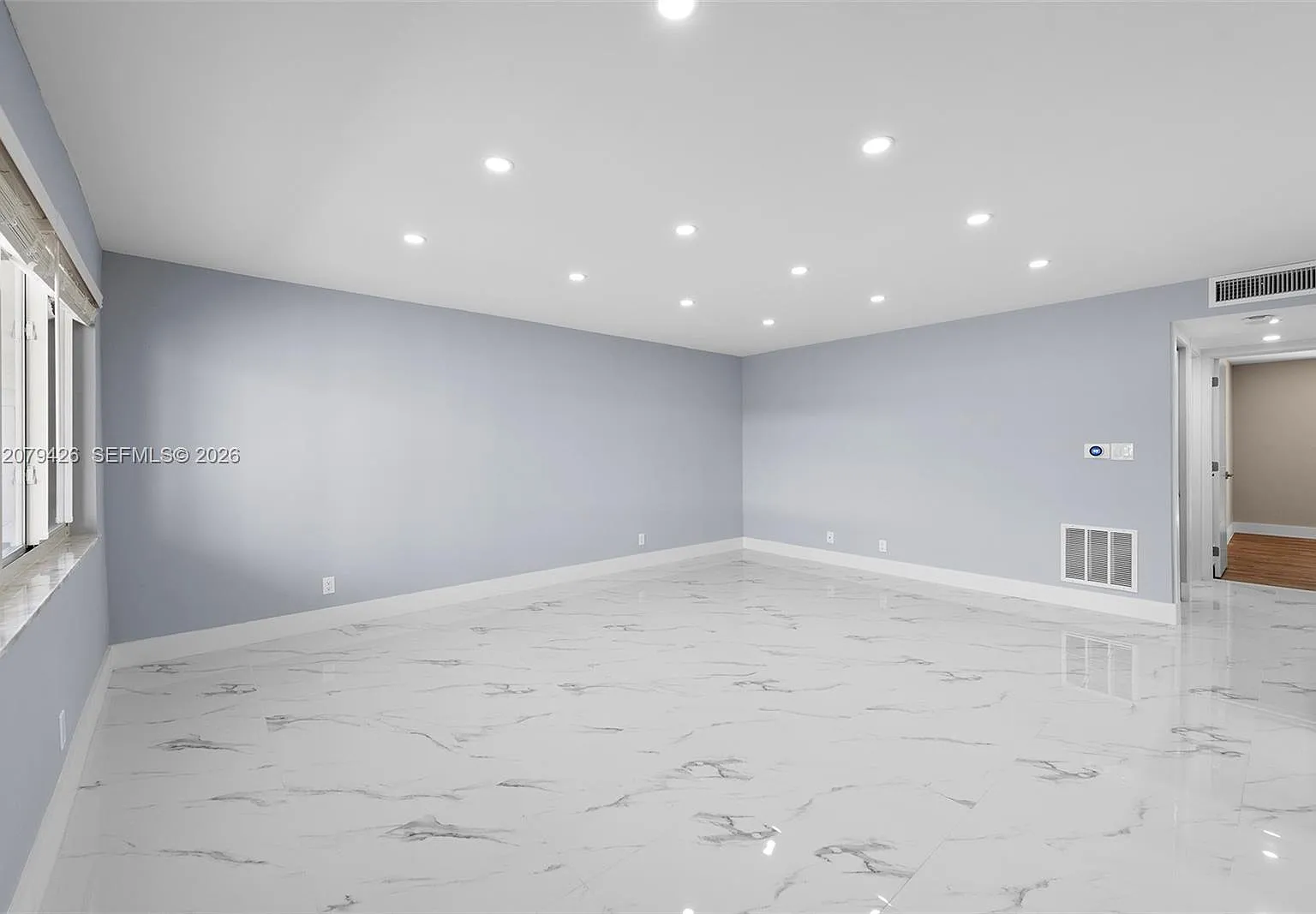 Coral Point Condominium — Photo 4