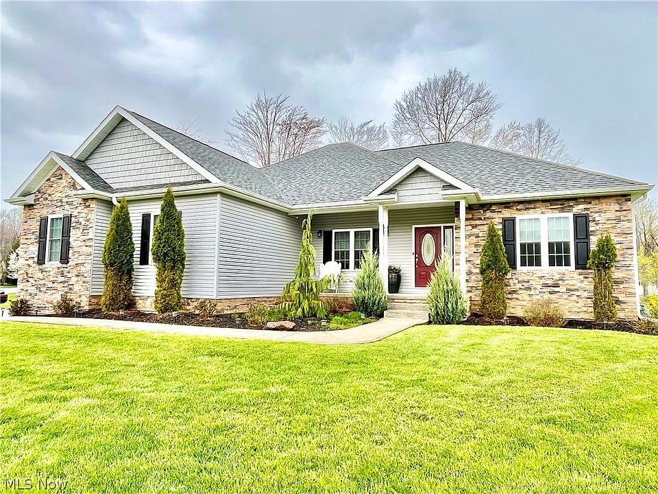 1st image of 2945 Amity Ln