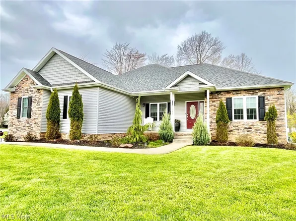 2945 Amity Ln, Conneaut, OH 44030