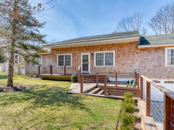 3 Hedges Ave, East Hampton, NY 11937