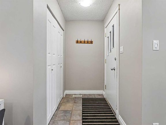 4th image of 35 N Dovercliffe Way SE
