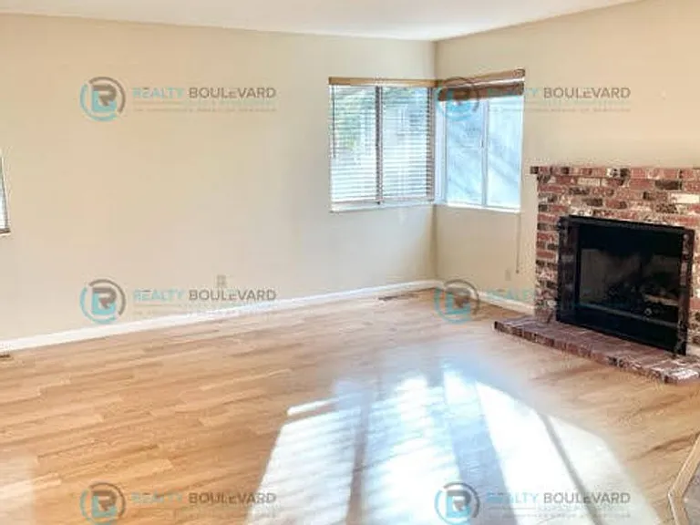 6073 Torrington Dr — Photo 10