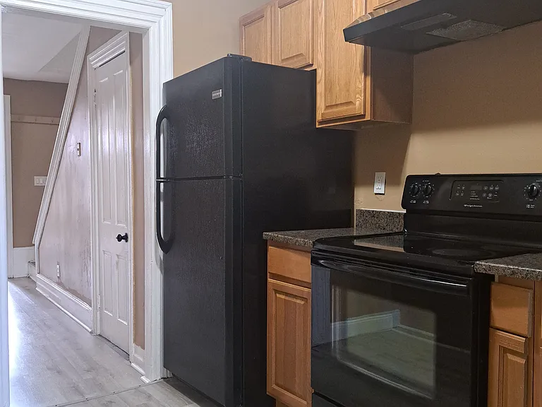 134 N Hall St — Photo 14